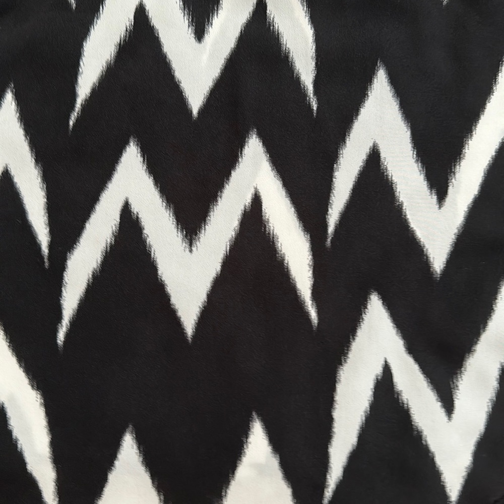 EUC H&M Black and White Patterned Tank - Picture 3 of 3